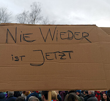 Kundgebung Aufstehen für Demokratie am Grünen Markt Foto Plakat